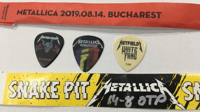 Brățări Gazon A și Snake Pit și pene de chitară de la concertul Metallica în București